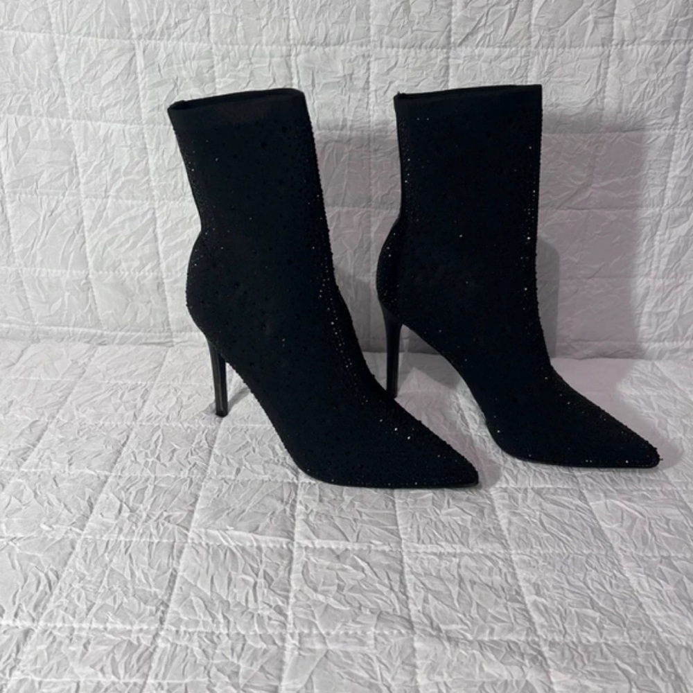 Elegant Black Stiletto Heeled Boots